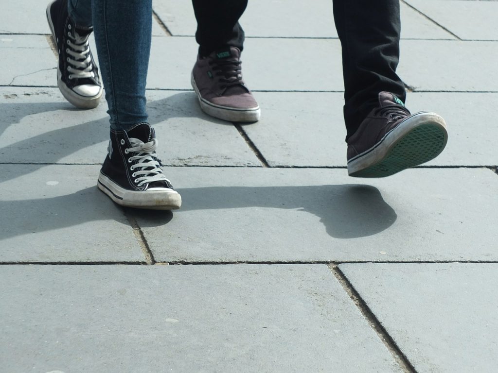 walking, feet, shoes-454543.jpg